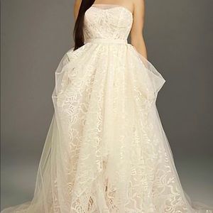 Brand New Vera Wang Ivory/Pearl wedding dress 16W